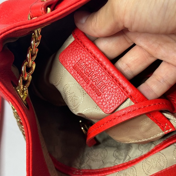 Michael Kors Red Pebbled Leather Shoulder Bag With Gold Chain Adjusting Strap - Picture 10 of 13